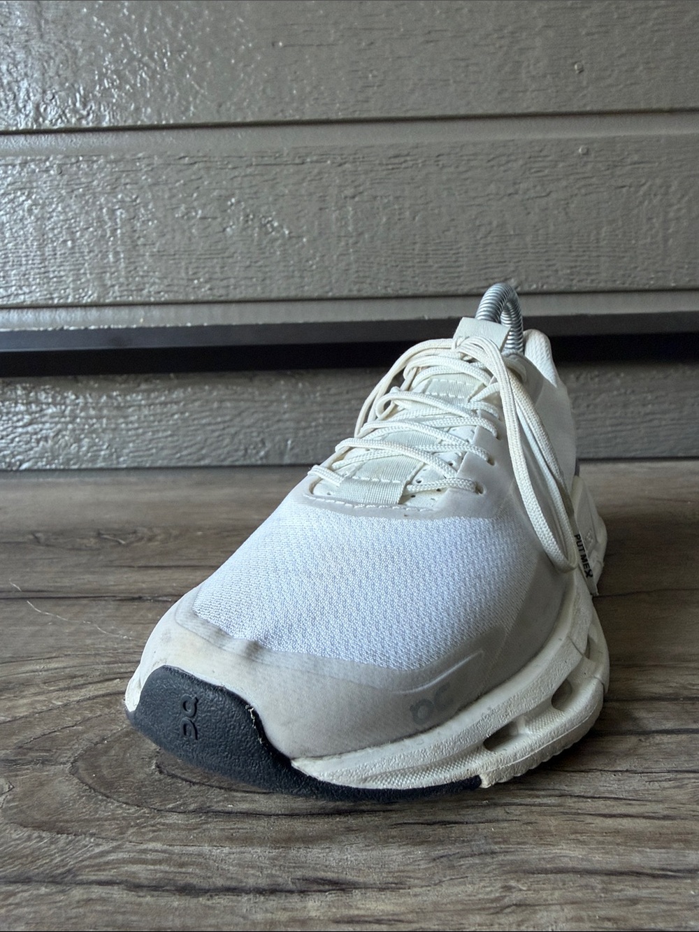 ON Cloudflow Women’s  White Cloudtec Running Shoes  Size W 6.5